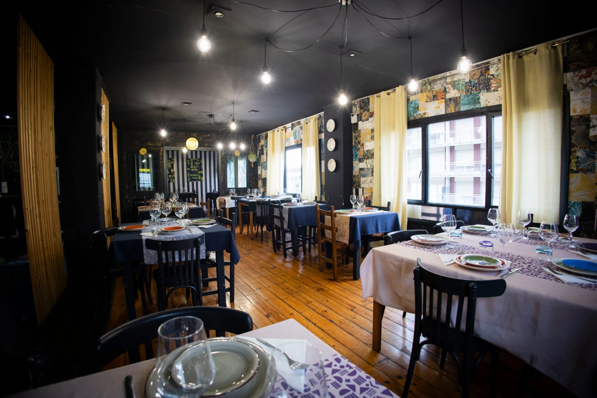 Sala del restaurante La Viera en Oviedo