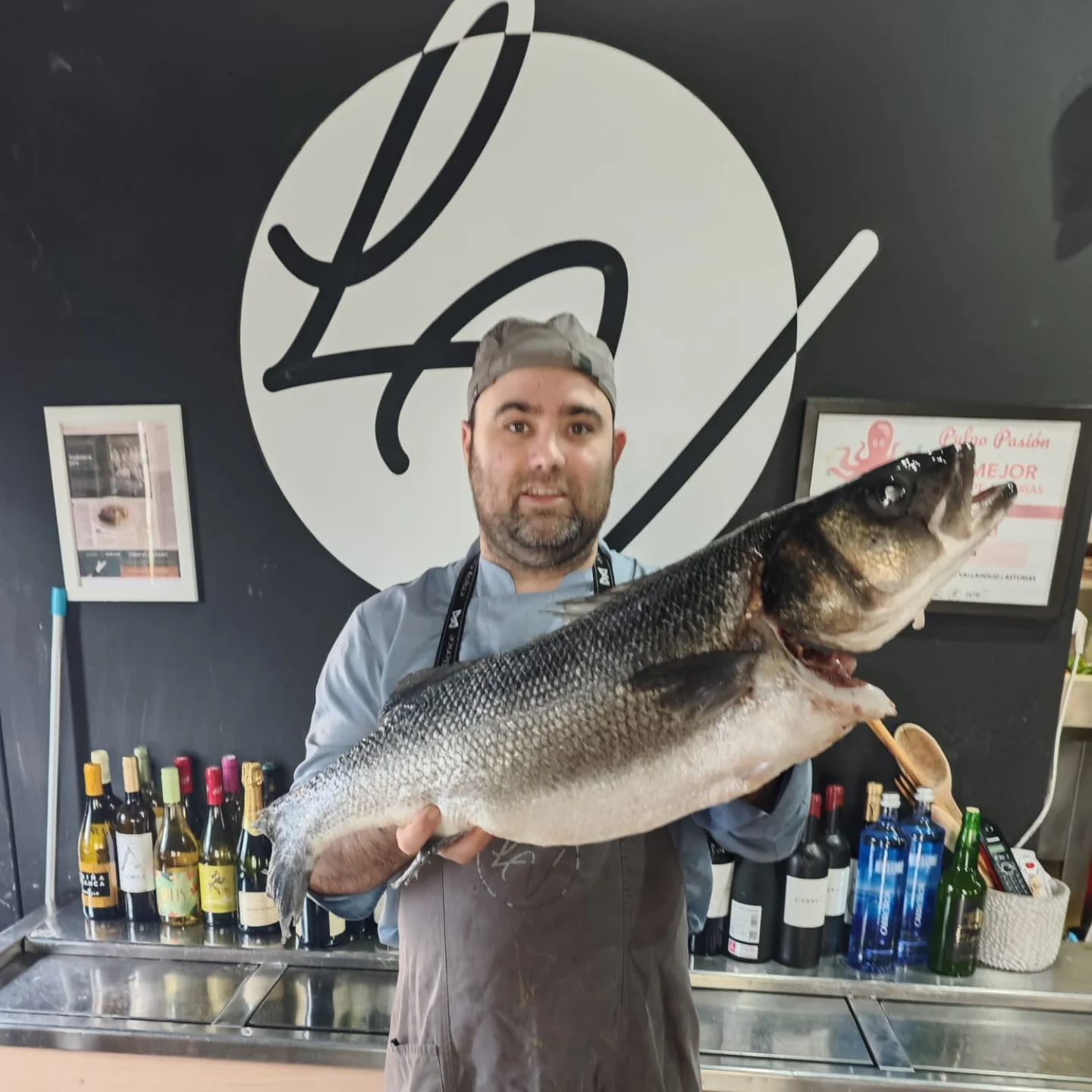 Pescado fresco recién llegado a la cocina